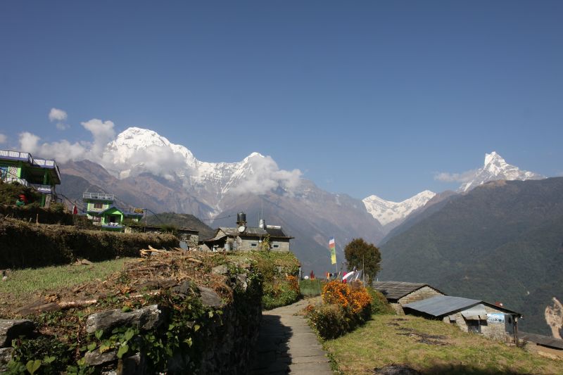 nepal-mountains-village-annapurna circuit