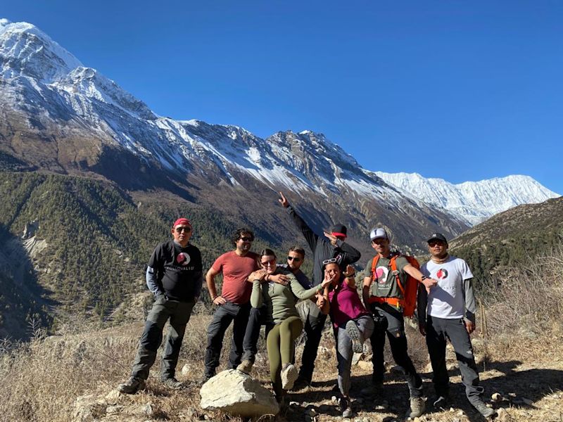 Annapurna Circuit group photo Follow Alice unique and adventurous honeymoon ideas