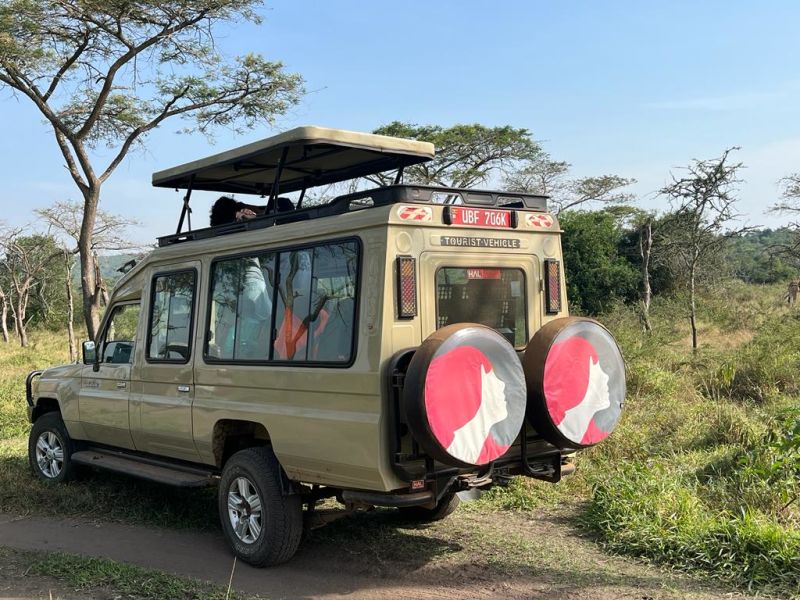 Steve and Jenny Walsh in Uganda, FA safari vehicle