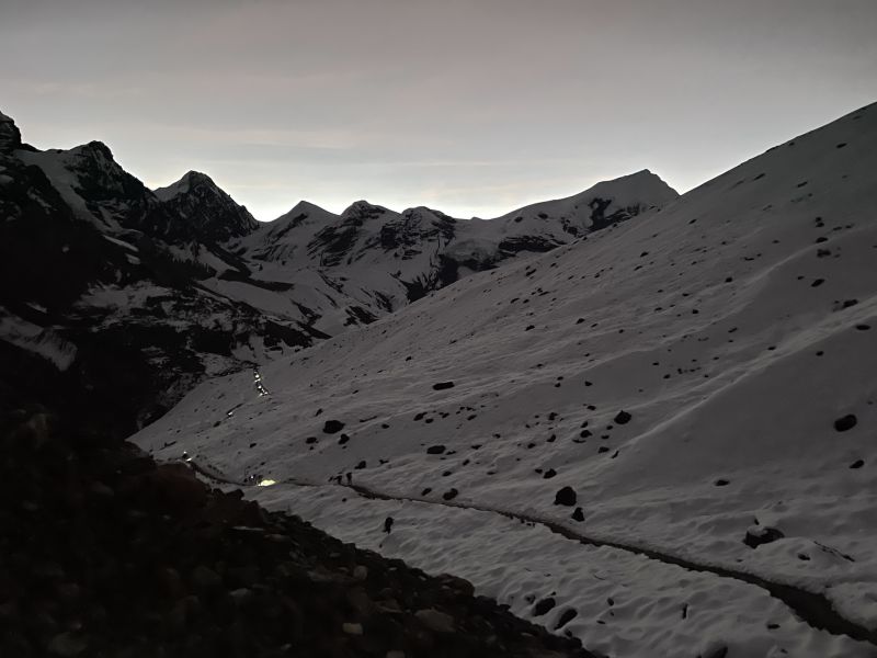 Thorung La trail pre dawn light snow