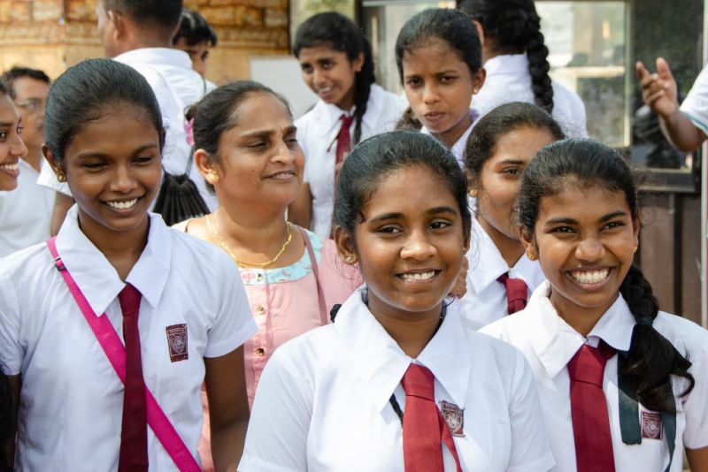 Sri-Lankan-school-girls-in-uniform-1024x683.jpg