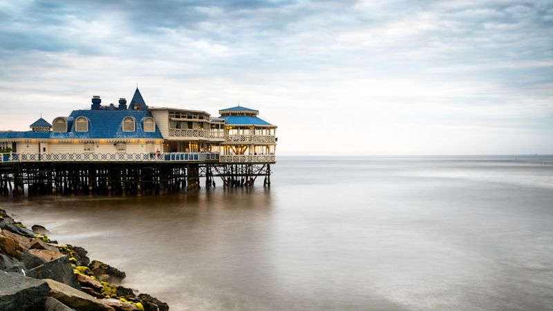 Waikiki Beach pier restaurant Lima Peru