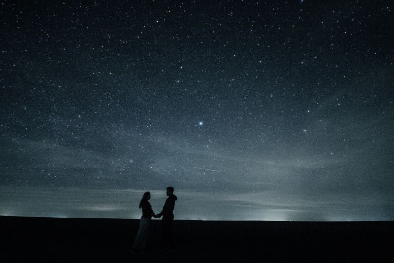 Couple stars starry sky night desert romantic