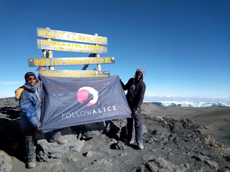 Follow Alice guides and porters are always on hand to help