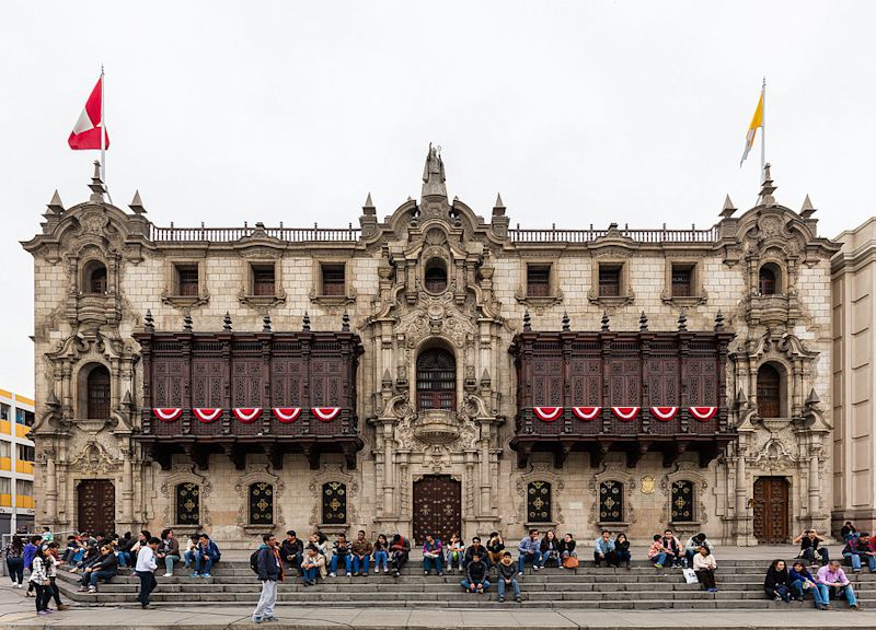 Full frontal view of the Archbishop's Palace of Lima