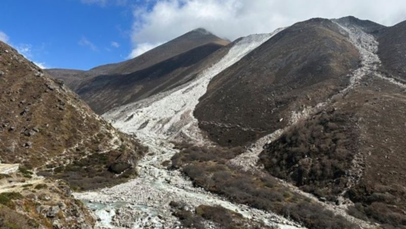 En route to Dingboche on EBC trek route 