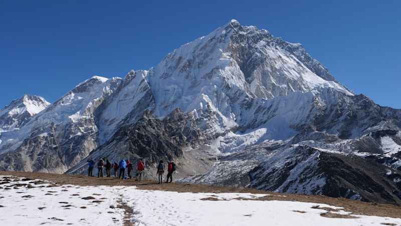 Cliff overlooking glacier on way to Gorakshep, EBC trek and trekkers