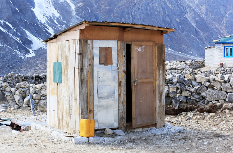 EBC trek, outhouse toilet bathroom