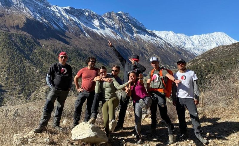 Nepal Annapurna Circuit trek group photo