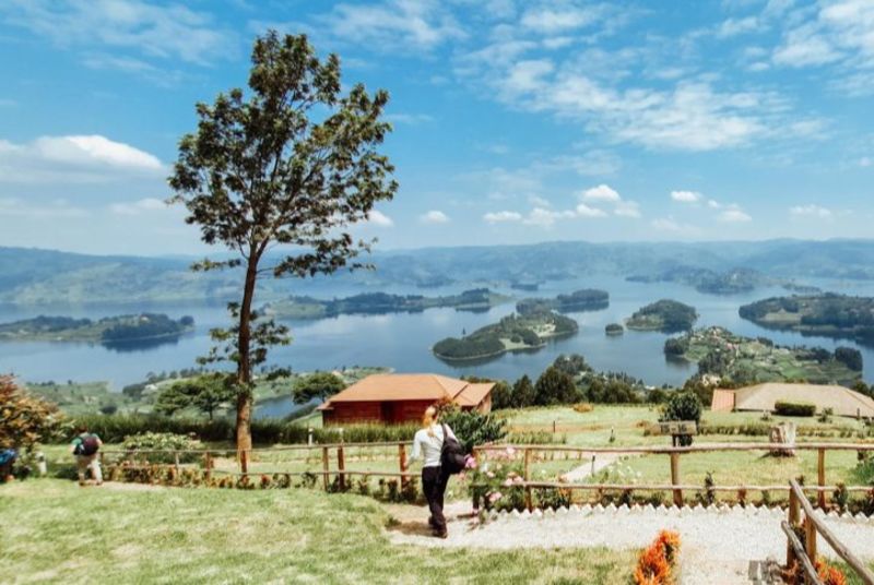 Amazing-Uganda-lodge-views-bunyonyi