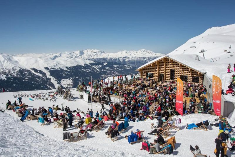 Ski scene Alps winter adventure 2020
