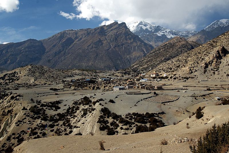 View of Ngawal / Nyawal village on the Annapurna Circuit