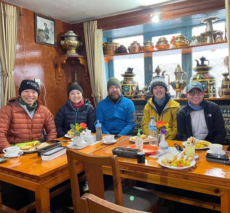Nepal EBC trek, group pic in dining room of teahouse