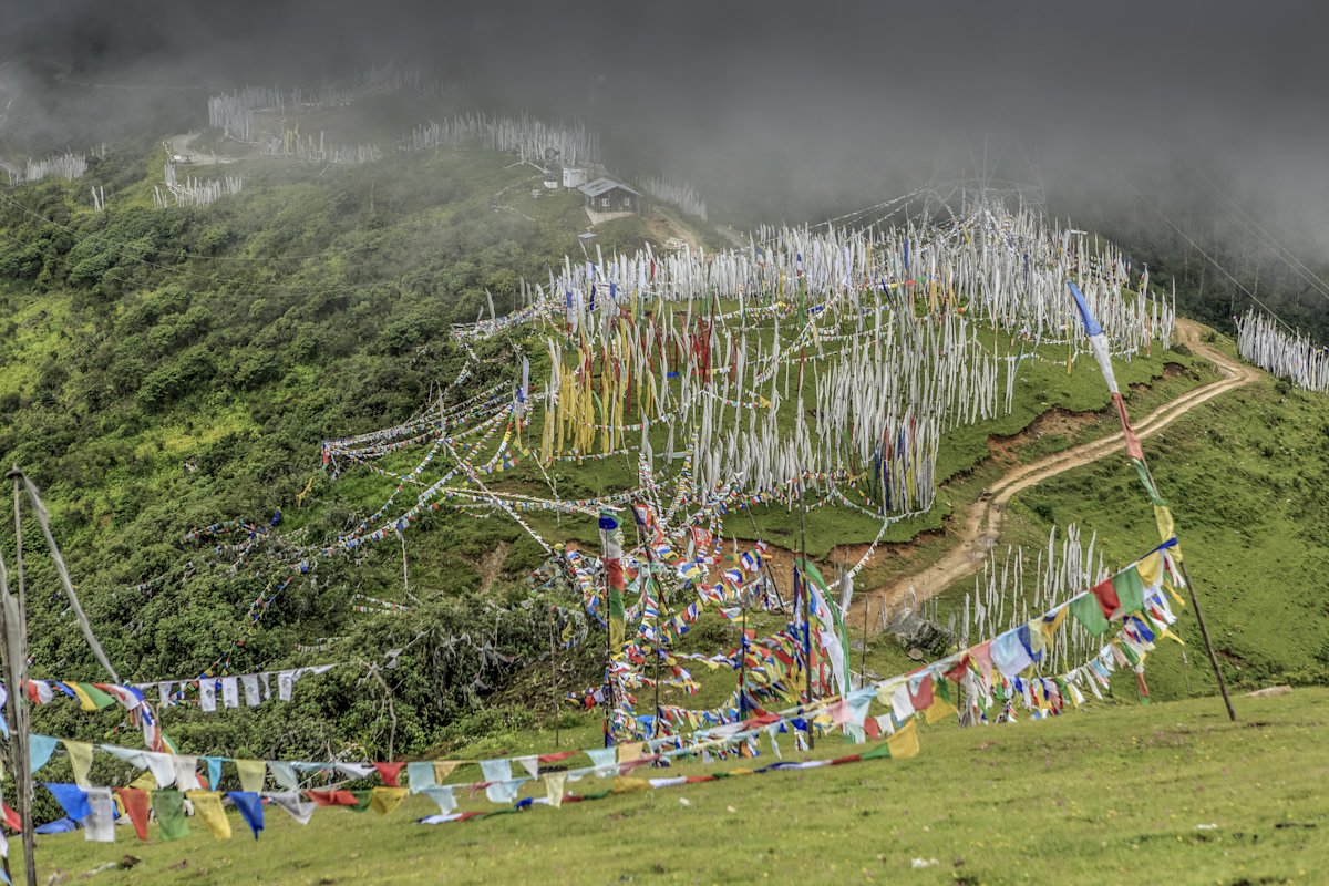 Pur. Chele Pass Bhutan flags