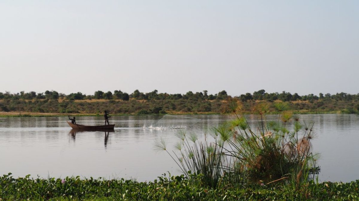 Locals fishing on the Victoria Nile 