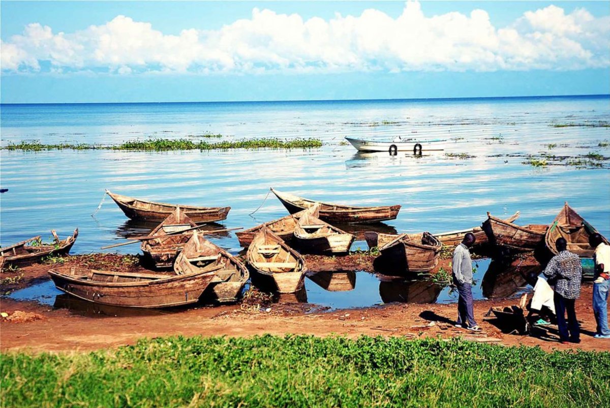 Fishermen on the shore of Lake Victoria