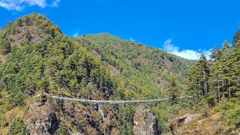 Pur. Hillary Bridge. EBC trek. Nepal