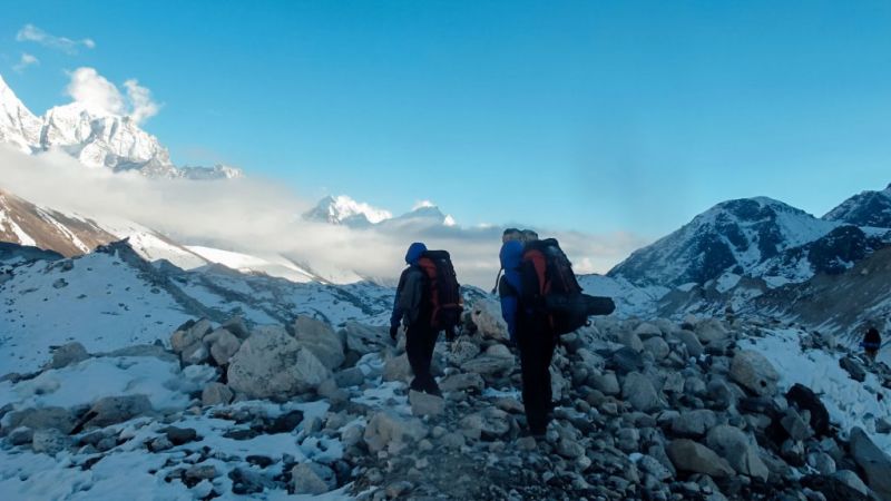 Trekkers hiking along the Annapurna circuit route