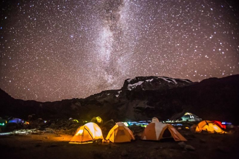 starry skiy Kilimanjaro nighttime
