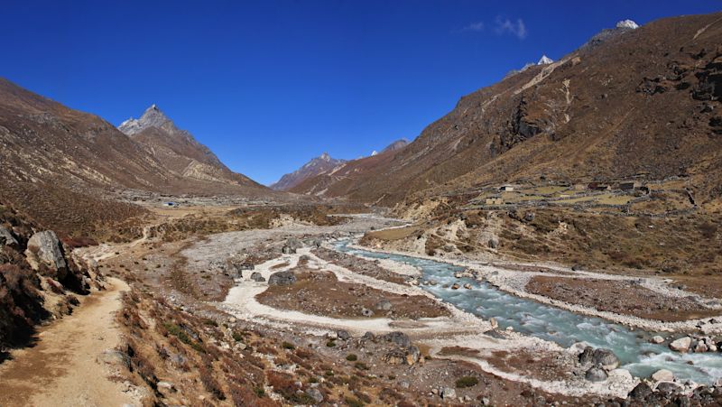 Pur. Bhote Kosi river valley, EBC trek, Nepal