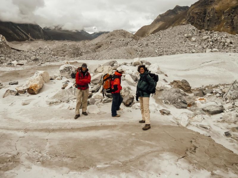 3 ladies and massive rocks on Everest Base Camp trek