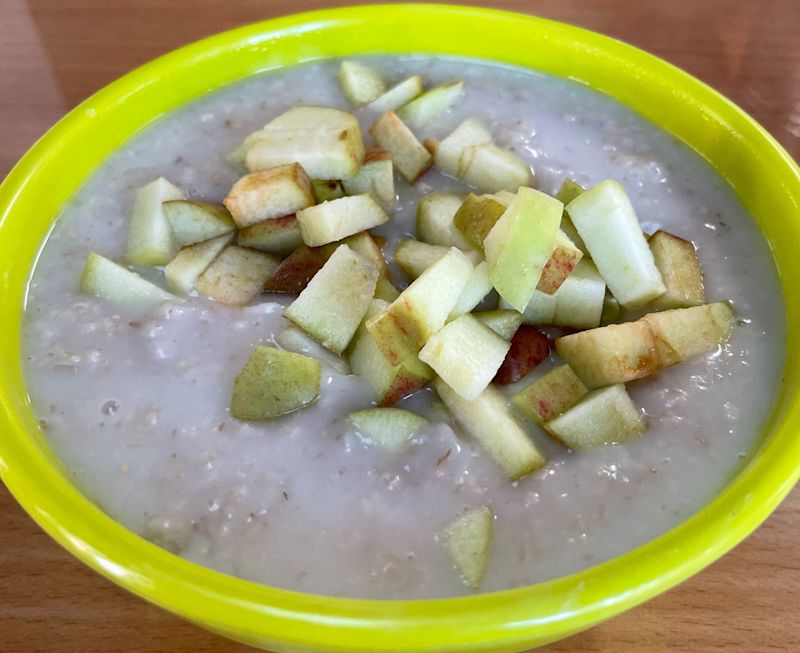 Annapurna Circuit. Food porridge and chopped apples at a teahouse