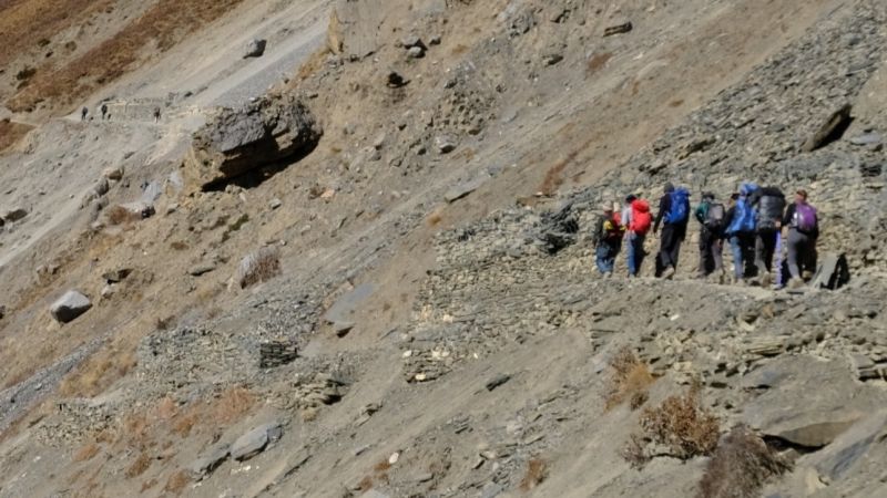 Pur. Trekkers on path between Yak Kharka and Thorung Phedi, Annapurna trek (1)