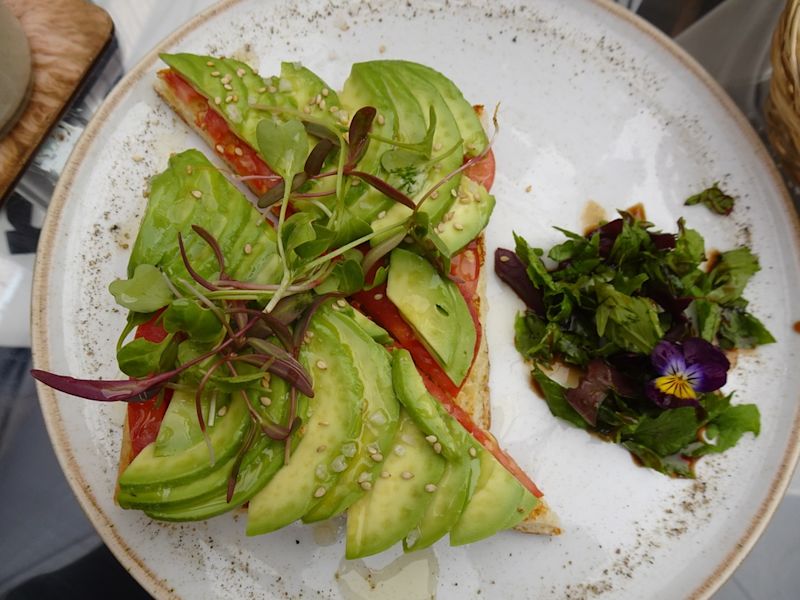  Peru- Close up of toast with tomato and avocado slices (Cusco)