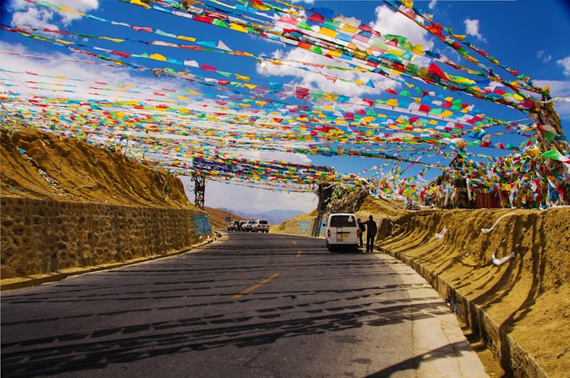 Ours. S. Last High pass, 5200m, on the road to EBC. Entrance to Qomolangma National Park, Tibet